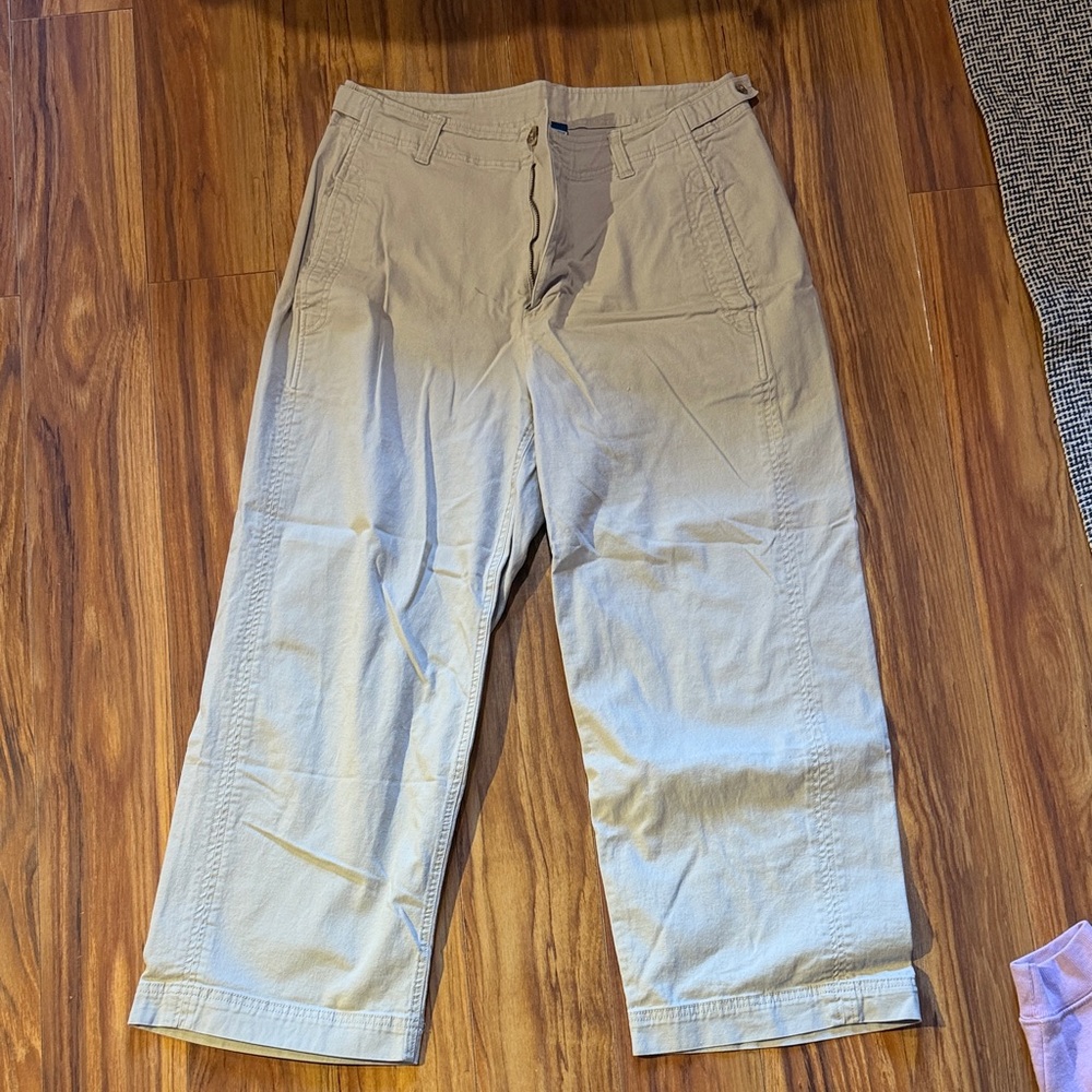 Women’s Casual Crop Pants in Light Khaki
